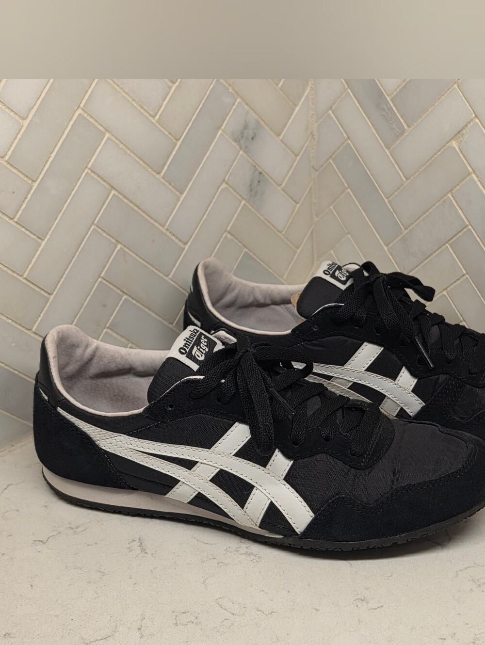 Onitsuka Tiger by Asics Men's Black & White Classic Runner